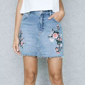 TOPSHOP Floral-embroidered denim skirt, Size US 4